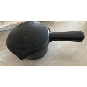 Pampered Chef small micro cooker black
